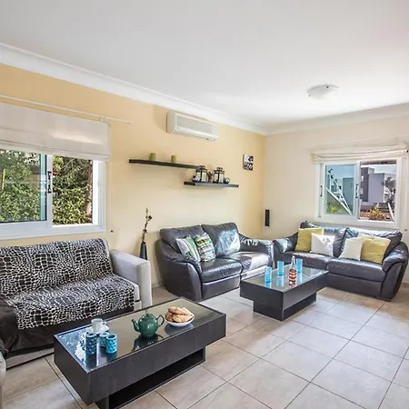 Cyprus Minutes From The Beach, 1245 Βίλα