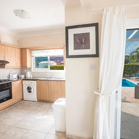Villa Cyprus Minutes From The Beach, 1245